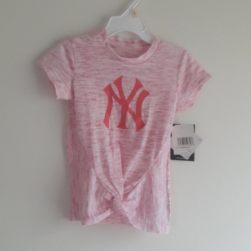 New Era  NY Yankees Pink shirt